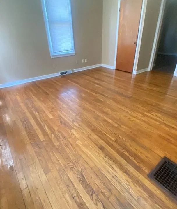 304 W Locust St