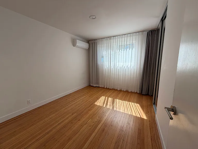 5232 Katrina Ct — Photo 11
