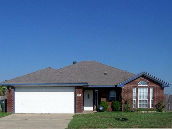 2nd image of 3601 Julia Ln