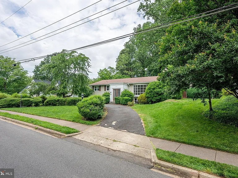 6438 Woodville Dr — Photo 29