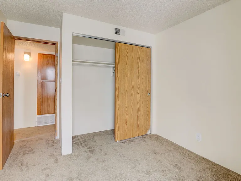 Americana Lakewood Apartments — Photo 65