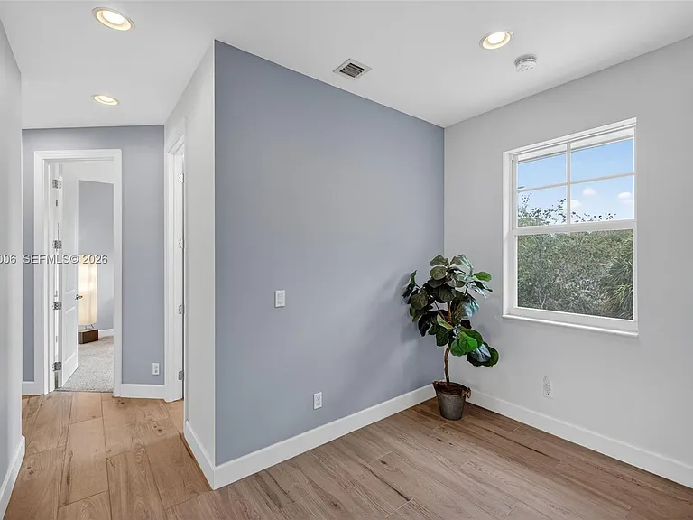 608 SW 15th St — Photo 40