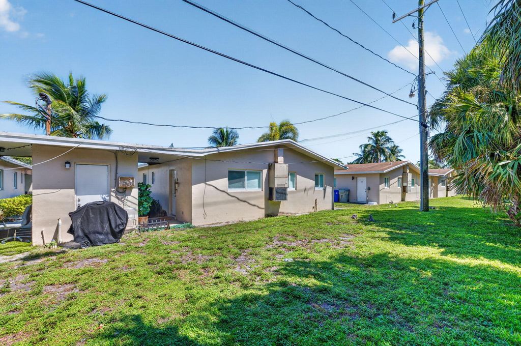 2961 NE 7th Ave APT A, photo 9