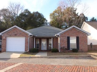 208 S Idlewild Path, Dothan, AL 36303