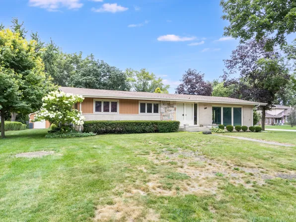 642 Country Ln, Beecher, IL 60401