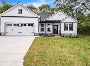 449 Thompson St, Pendleton, SC 29670