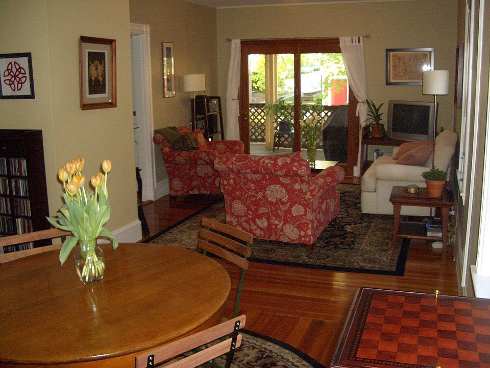 Living/Dining Area