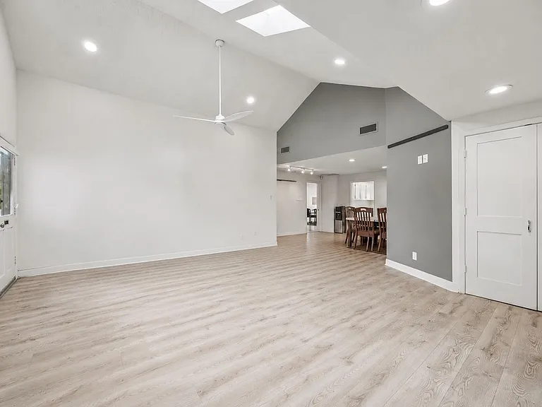 905 Harvard St — Photo 11