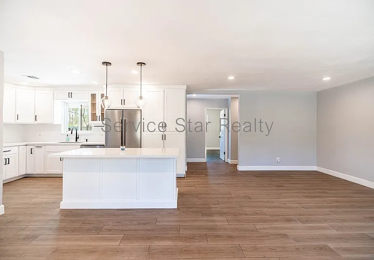 1946 E Rancho Dr — Photo 5