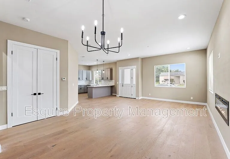 545 Carty Dr — Photo 7