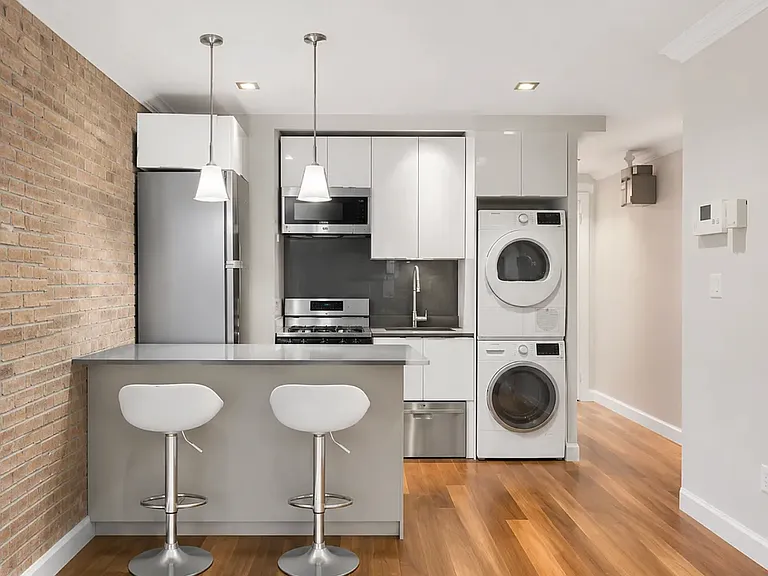 118 Mulberry St #4 — Photo 1