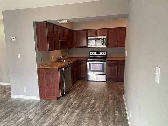 2nd image of 72 Wilbury Pl APT 2B