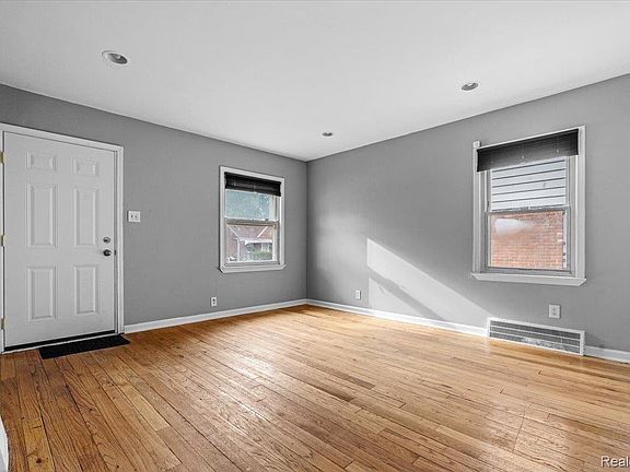 4th image of 18230 Mansfield St