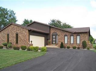 3702 Kingsway Dr, Crown Point, IN 46307