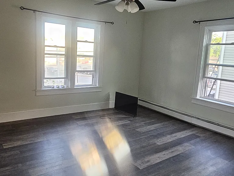 838-844 Lonsdale Ave #3 — Photo 4