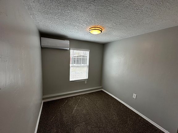 4th image of 4916 Moore Cir