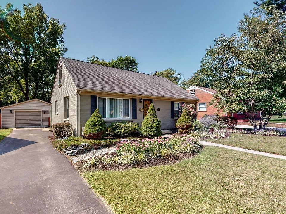 1st image of 222 E Lowry Ln
