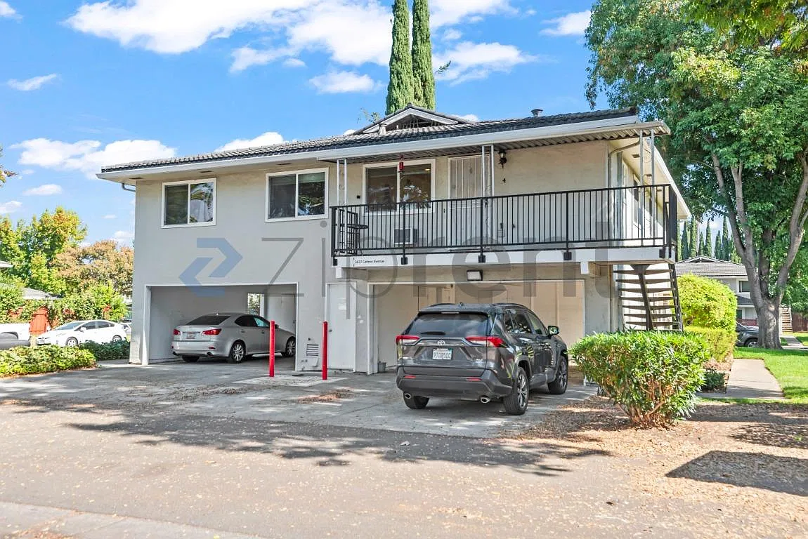 2 bed, 798 sqft, $3,350 — Photo 2