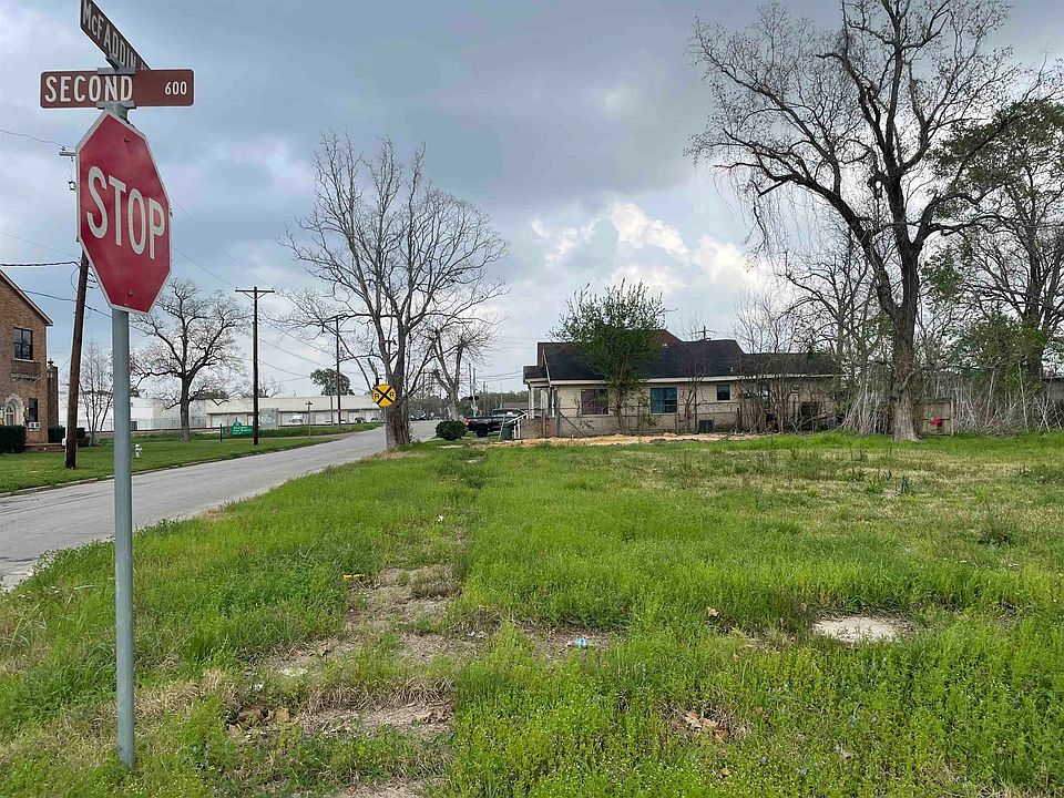 1st image of 562 2nd St