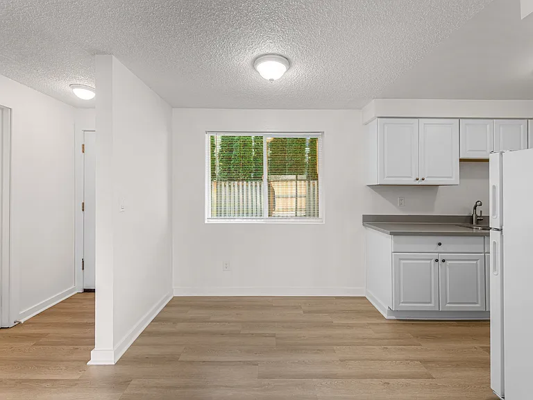511 Avenue D #B — Photo 20