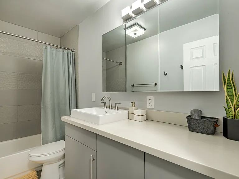 204 Richmond Dr SE #B — Photo 8