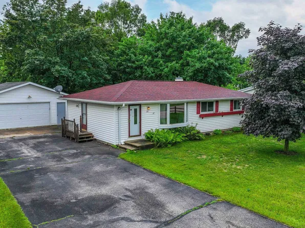 1310 Terrace Ct, Waupaca, WI 54981