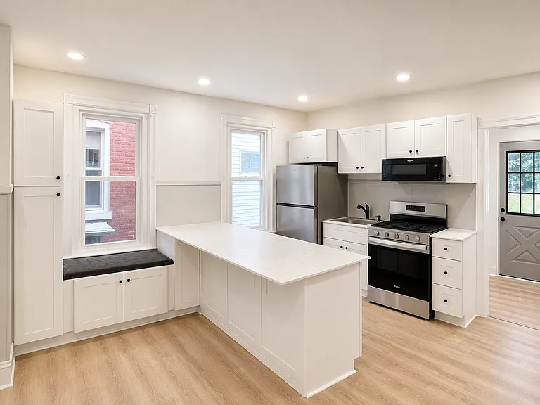203 N Main St — Photo 1