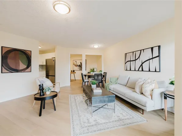 689 Bay St #304, Victoria, BC V8T 5H9