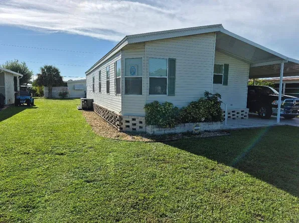 324 Sonnet Ln, North Fort Myers, FL 33903