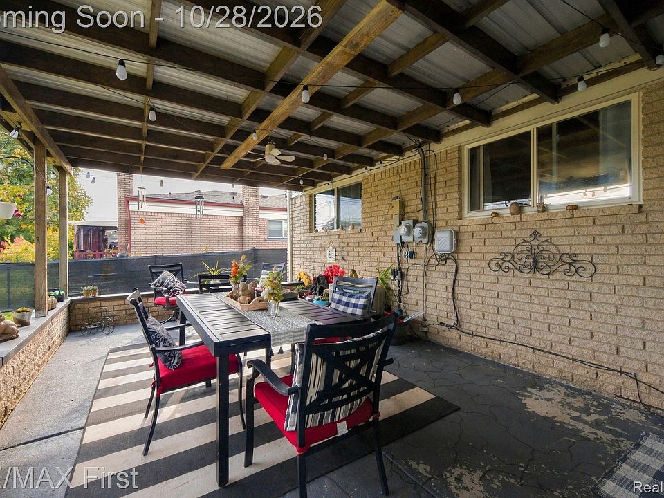 31080 Hartwick Dr, photo 2