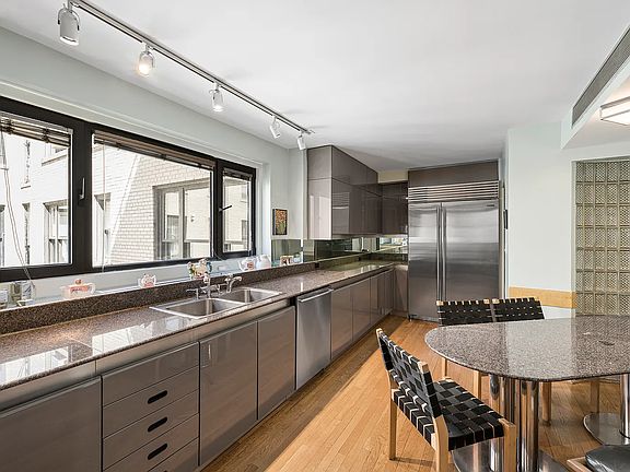 4th image of 1175 Park Ave APT 13B