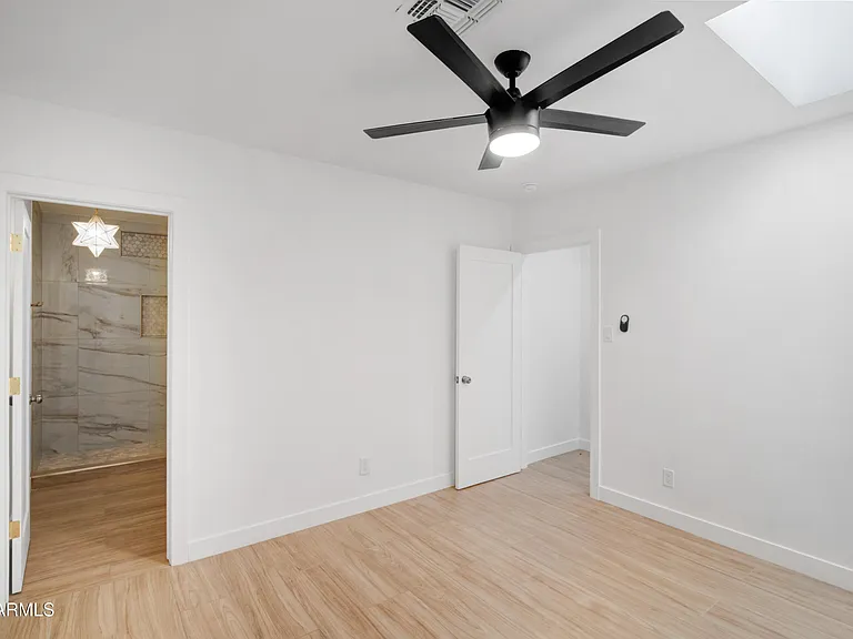 4028 E Edgemont Ave — Photo 25