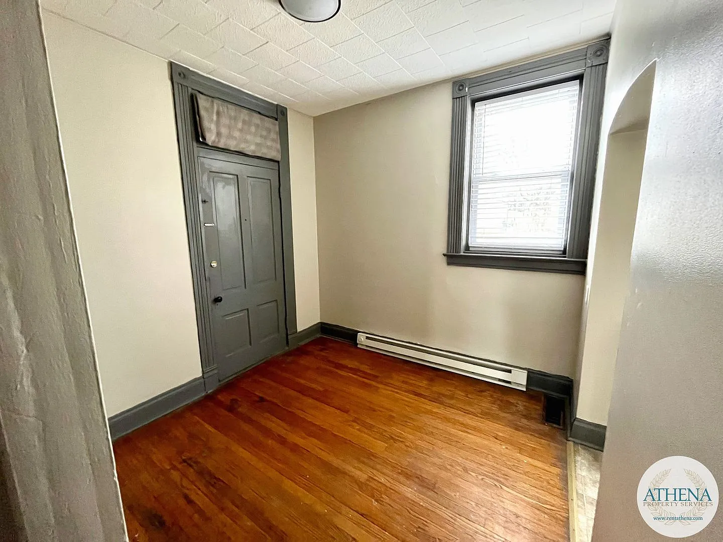 227 N Middle — Photo 2
