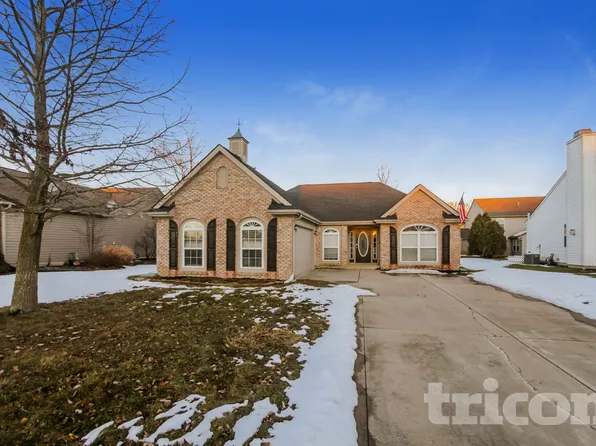 1833 Murdoch Dr, Greenfield, IN 46140