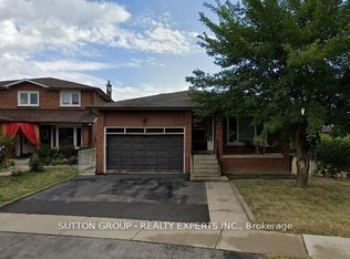 3 Holyoake Cres, Toronto, ON M9W 6G9