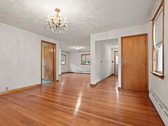4th image of 161 Park St