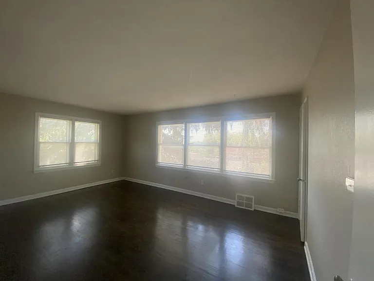 711 N College Ave #2 — Photo 1