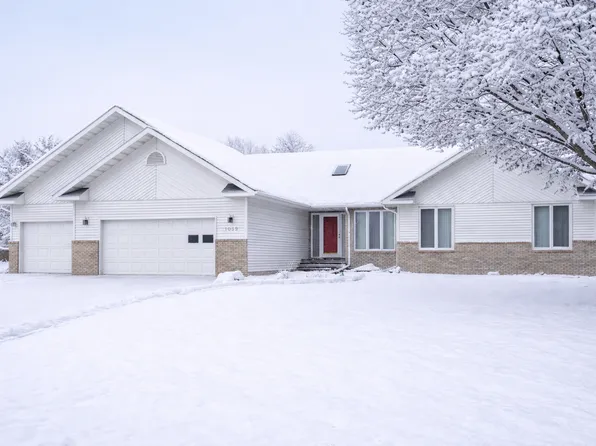 1059 Sommerset Pl, West Fargo, ND 58078
