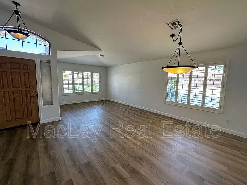 4 bed, 2.0 bath, 1881 sqft, $2,900 — Photo 3