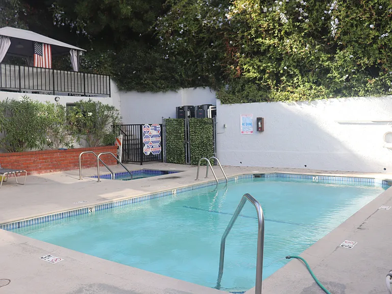 Hillside Terrace — Photo 10