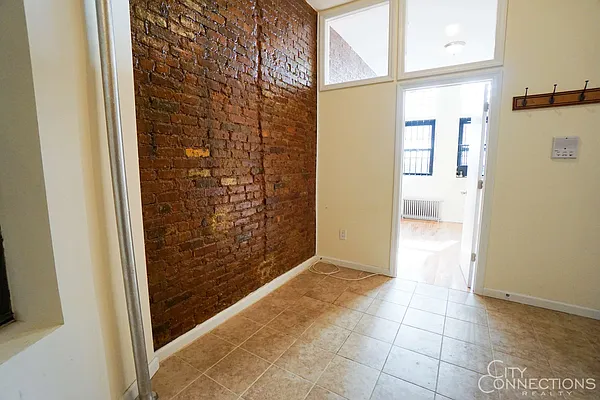 Rented by City Connections Realty | media 34