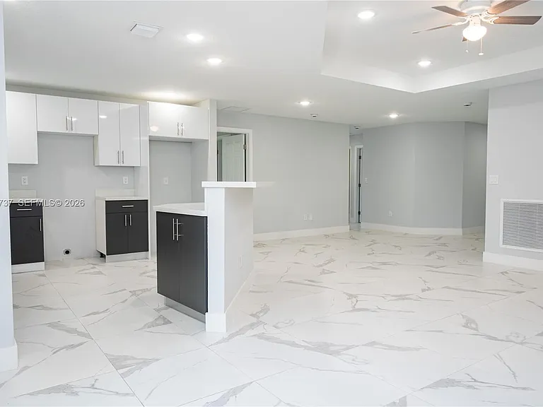 2522 NW 9th Pl — Photo 10