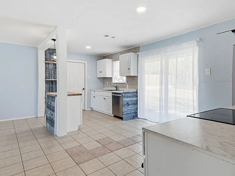 1403 Little St — Photo 12