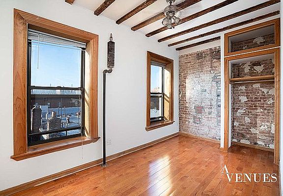 4th image of 2228 1st Ave #8C