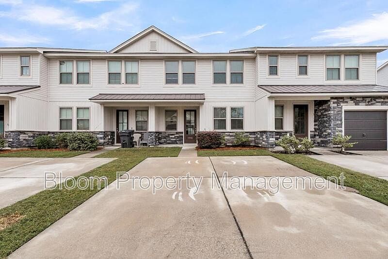 1st image of 7770 Park Gate Dr