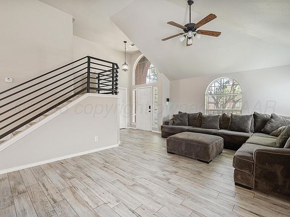 4th image of 1003 Pikes Peak Dr