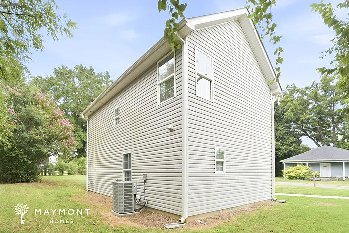 3 bed, 2.5 bath, 1200 sqft, $1,695 — Photo 3
