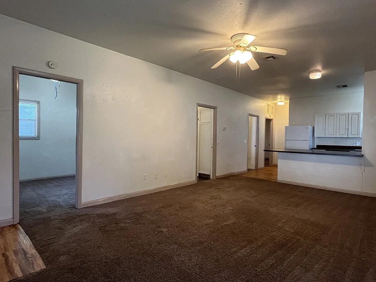 Building Photo - 202 S Lowry St
