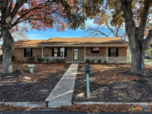 799 Paige St, Seguin, TX 78155