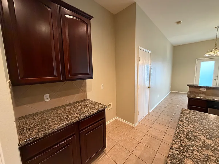 1630 Lagonda Ln — Photo 28
